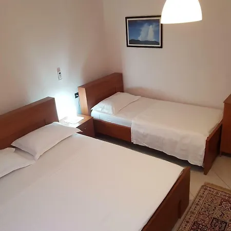 Guest house Ilir 1 *